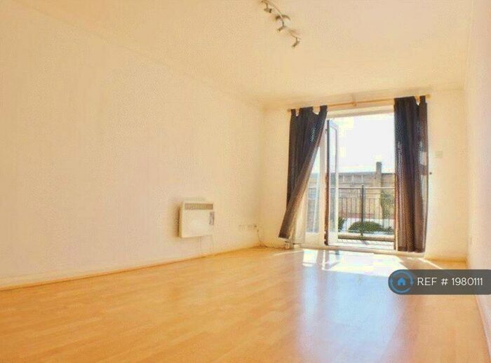 2 Bedroom Flat To Rent In Regents Court, Kingston Upon Thames, KT2
