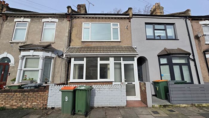 4 Bedroom Terraced House To Rent In Dongola Road, Plaistow, E13