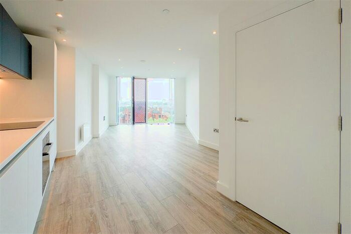 1 Bedroom Apartment To Rent In Thr, M15