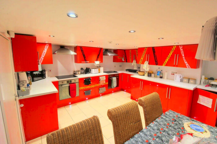 10 Bedroom House To Rent In Kirkstall Lane, Leeds, LS6