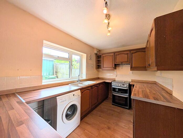 3 Bedroom House To Rent In Walton Crescent, Chesterfield, S40