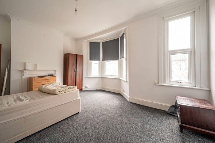2 Bedroom Flat To Rent In Harold Road, Plaistow, E13
