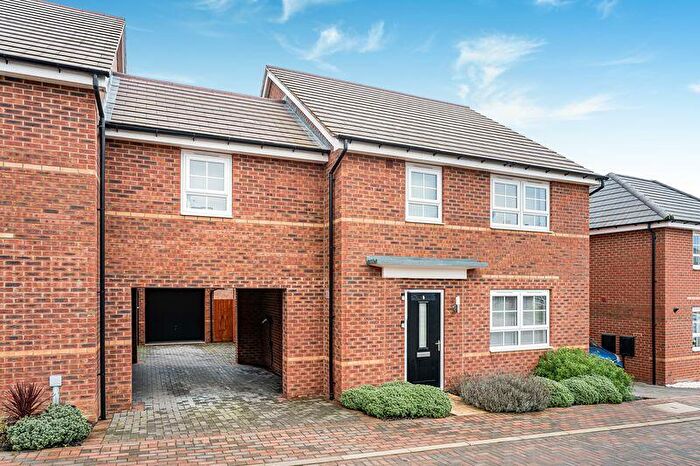4 Bedroom Link Detached House For Sale In Quimby Rise, Eaton Leys, Milton Keynes, MK17