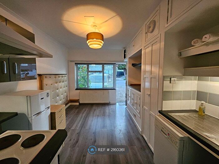 Studio To Rent In Wharncliffe Drive, Middlesex, UB1