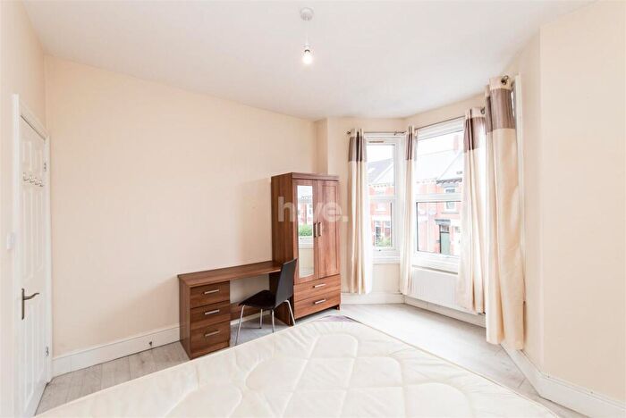 3 Bedroom Flat To Rent In Trewhitt Road, Heaton, Newcastle Upon Tyne, NE6
