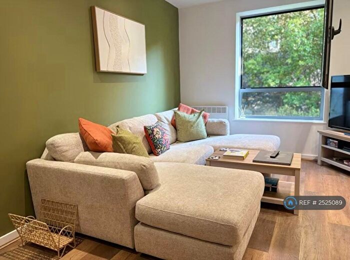 1 Bedroom Flat To Rent In Gotts Road, Leeds, LS12