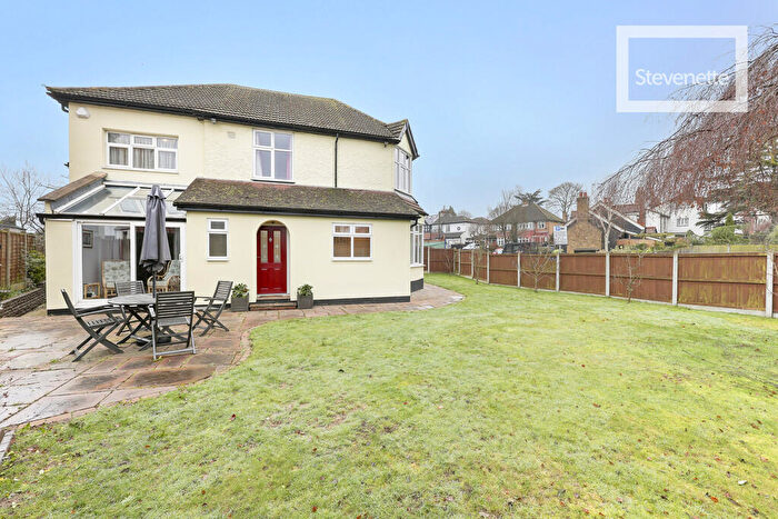 5 Bedroom Detached House For Sale In Woodberry Down, Epping, CM16