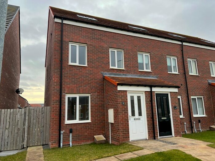 3 Bedroom End Of Terrace House To Rent In Dunstanburgh Walk, Amble, Northuberland, NE65