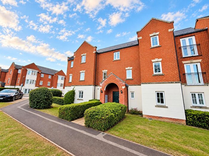 1 Bedroom Flat For Sale In Harlow Crescent, Oxley Park, Milton Keynes, MK4
