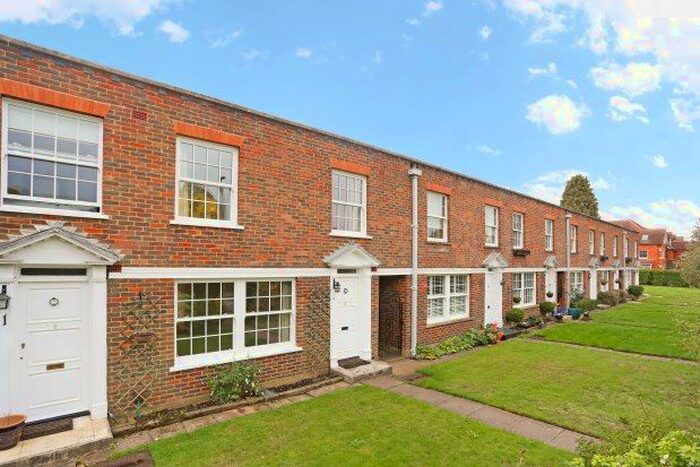3 Bedroom Terraced House To Rent In Oatlands Chase, Weybridge, KT13