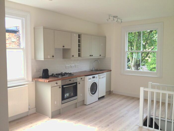2 Bedroom Flat To Rent In Aylmer Road, London, W12