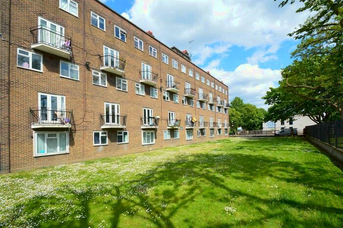 3 Bedroom Maisonette To Rent In Kent Street, London, E2