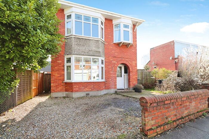 3 Bedroom Detached House For Sale In Ensbury Park, Bournemouth, BH10