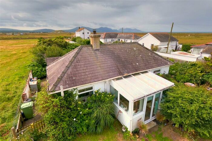 3 Bedroom Bungalow For Sale In Dinas Dinlle, Caernarfon, Gwynedd, LL54