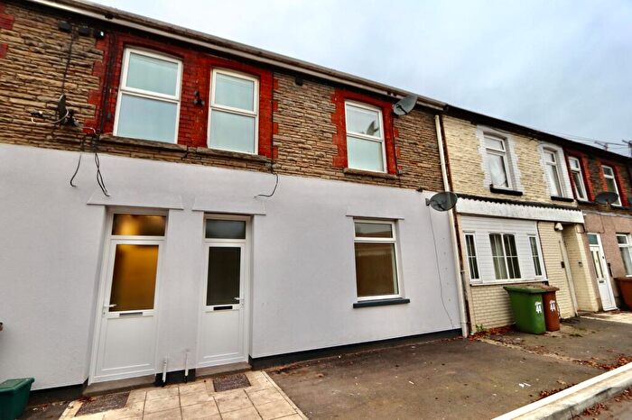 1 Bedroom Flat To Rent In Flat, High Street, Fleur-de-lis, Blackwood, NP12