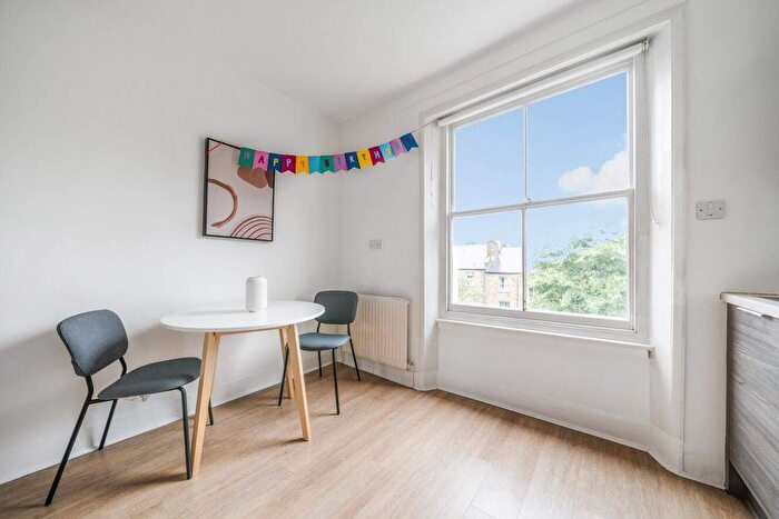 1 Bedroom Flat For Sale In Ladbroke Grove, London, W10