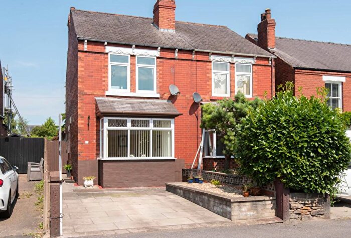 3 Bedroom Semi Detached House For Sale In Chatsworth Road, Chesterfield, S40