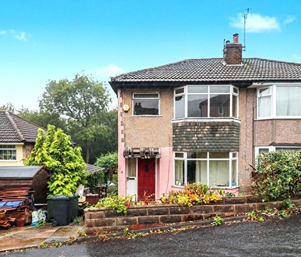 3 Bedroom Semi-Detached House For Sale In Park Way, Hainworth, Keighley, BD21