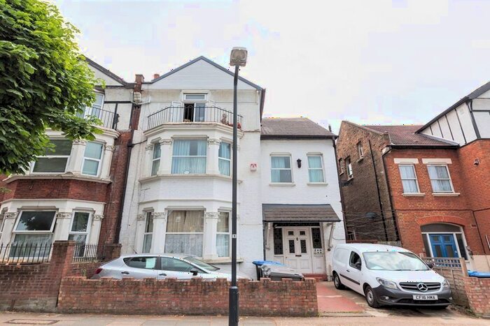 Studio To Rent In Dean Road, London, NW2