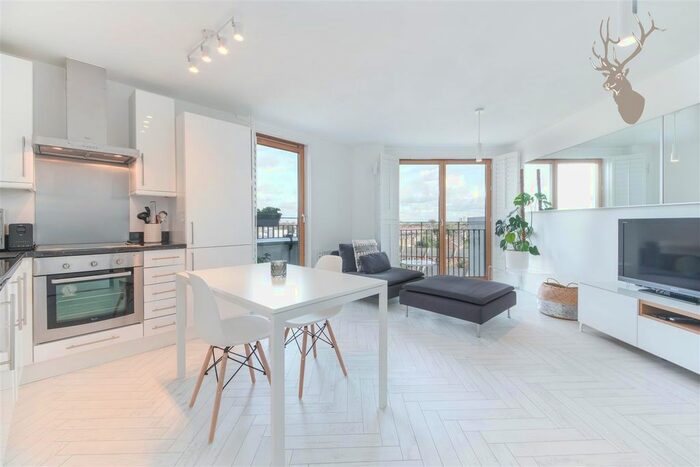 1 Bedroom Flat To Rent In Cordwainer House, Hackney, London, E8