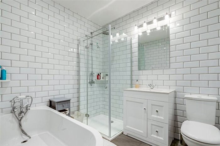 2 Bedroom Apartment To Rent In Broomwood Road, SW11