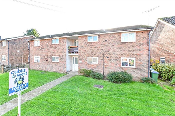 1 Bedroom Flat For Sale In Spinney North, Pulborough, West Sussex, RH20