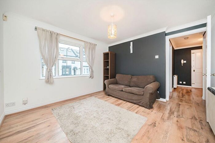 1 Bedroom Flat To Rent In Acton Lane, Chiswick, W4