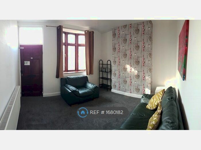 3 Bedroom Terraced House To Rent In Alverthorpe Road, Wakefield, WF2