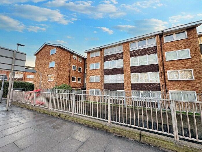 2 Bedroom Flat To Rent In Eastern Avenue, Ilford, IG2