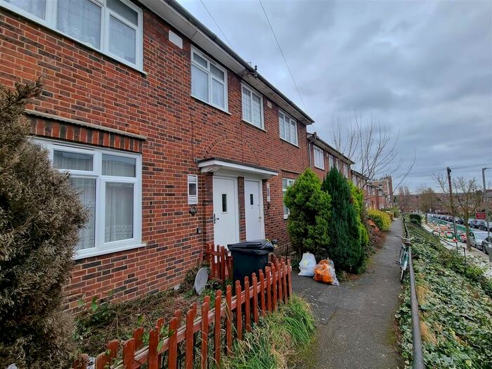 3 Bedroom Detached House To Rent In Nimrod Road, Streatham, London, SW16