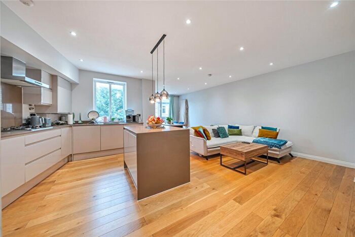 2 Bedroom Apartment For Sale In East Dulwich Grove, London, SE22