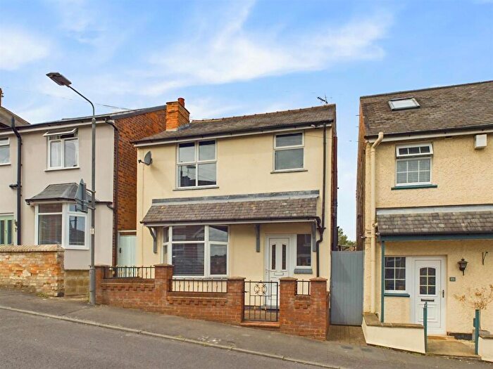 3 Bedroom Detached House For Sale In Forester Grove, Carlton, Nottingham, NG4