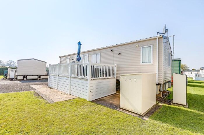 2 Bedroom Mobile Home For Sale In Avon Park, Warwick Road, CV37
