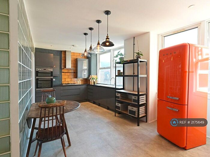 3 Bedroom Flat To Rent In Link House, London, E3