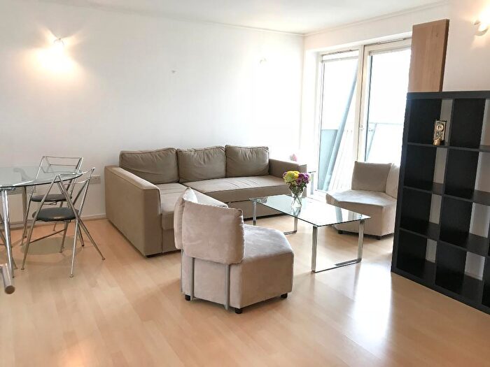 1 Bedroom Apartment To Rent In Seacon Tower, West Ferry Road, Canary Central, Canary Wharf, London, E14