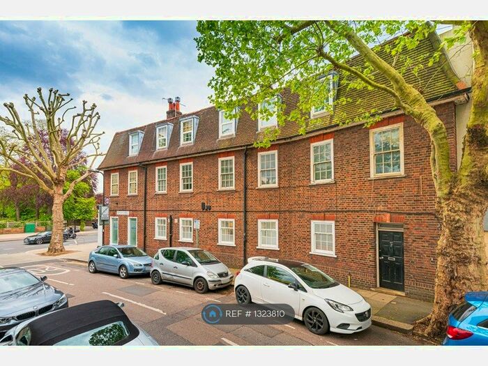 3 Bedroom Flat To Rent In The Mall, London W5