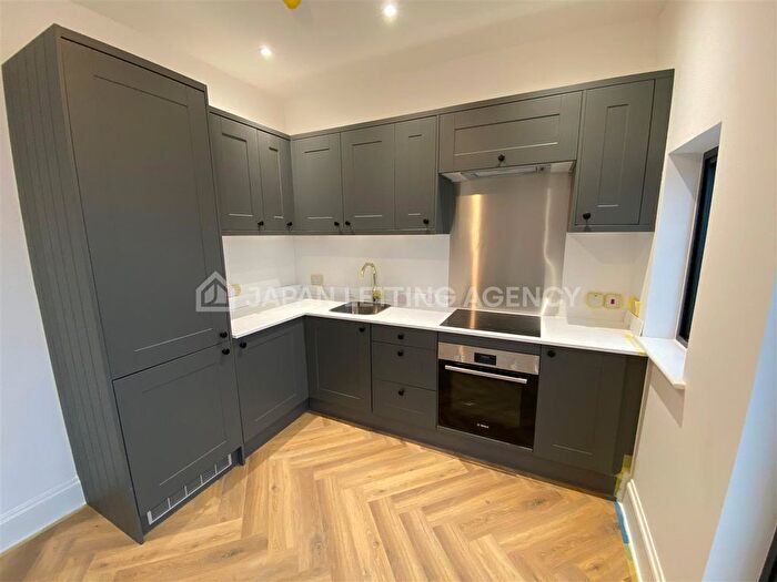 1 Bedroom Flat To Rent In Bolingbroke Road, London, W14