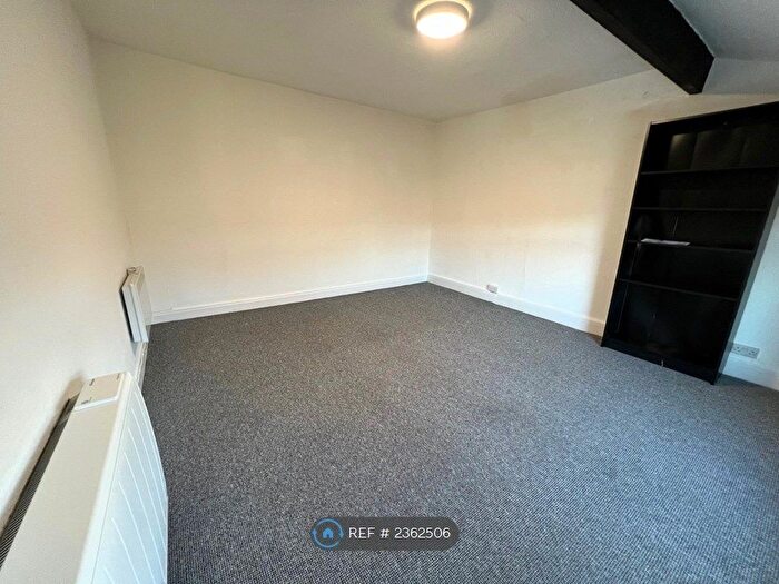 2 Bedroom Flat To Rent In Barrington Road, Altrincham, WA14