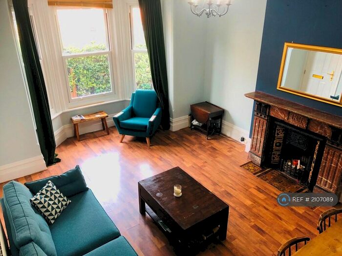 2 Bedroom Flat To Rent In Russell Street, Reading, RG1