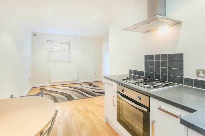 2 Bedroom Flat To Rent In Greyhound Lane, Streatham Common, SW16