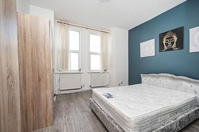 2 Bedroom Flat For Sale In Gurney Road, Stratford, London, E15
