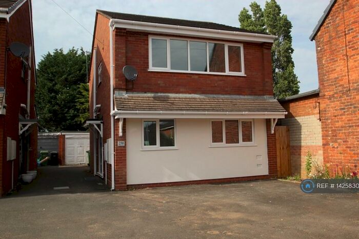 3 Bedroom Detached House To Rent In Hagley Road, Halesowen, B63