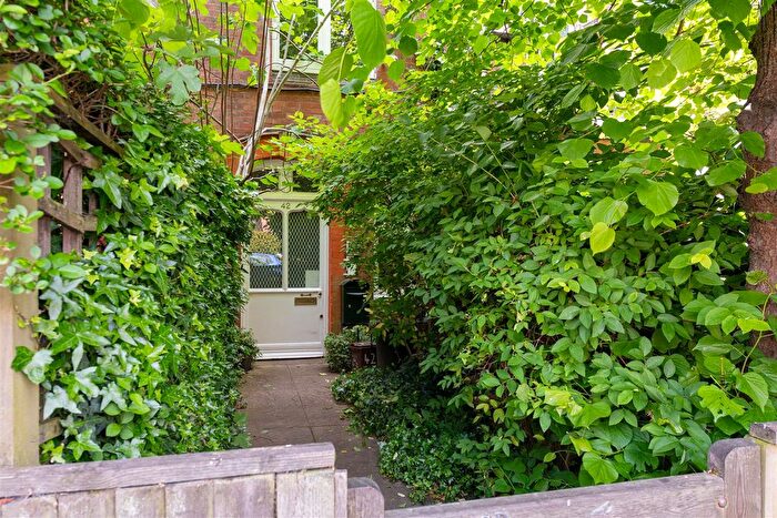 2 Bedroom Flat To Rent In Keswick Road, Putney, SW15
