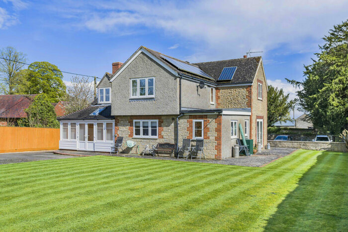 4 Bedroom Detached House For Sale In Newton Purcell, Buckingham, MK18