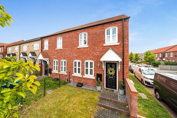 3 Bedroom Semi-Detached House For Sale In Pitsford Close, Lincoln, LN5