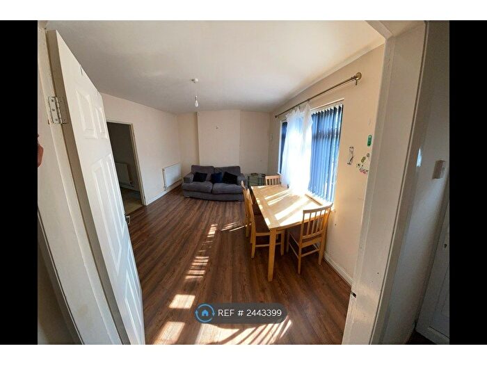 3 Bedroom End Of Terrace House To Rent In Bede Road, Nuneaton, CV10