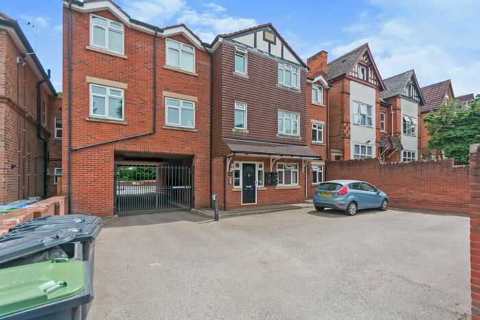 3 Bedroom Flat To Rent In Mayfield Court, Mayfield Road, B13