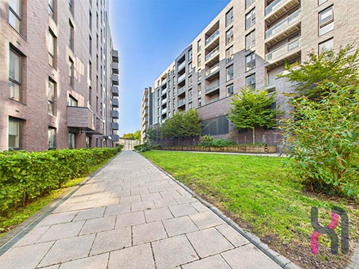 2 Bedroom Flat To Rent In The Plaza, Advent Way, Ancoats, Manchester, M4