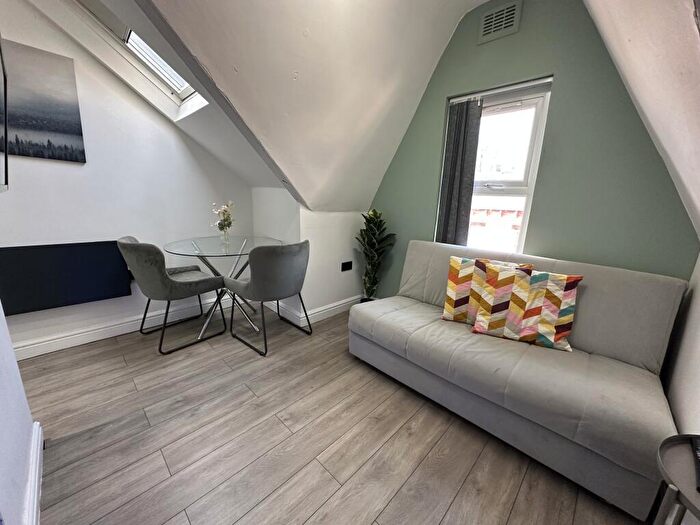 1 Bedroom Flat To Rent In Markham Avenue, Leeds, LS8