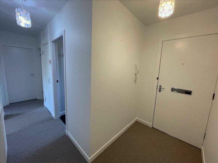 2 Bedroom Flat To Rent In Crieff Road, Perth, PH1